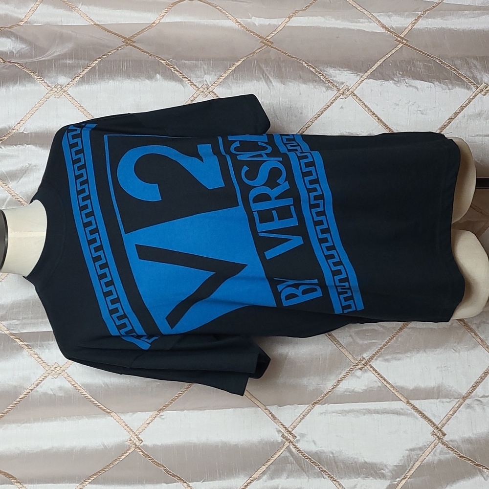 VERSACE V2 black men's t-shirt with blue logo size S - Picture 1 of 10